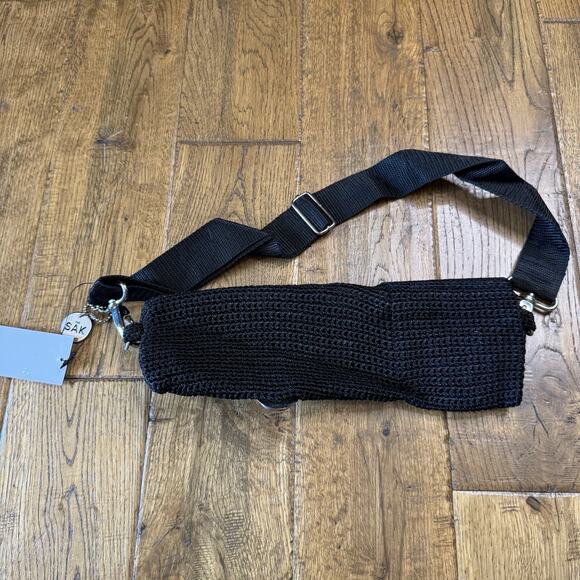 NWT The Sak Black Crochet Belt Bag Fanny Pack Crossbody Silver Hardware - Picture 5 of 5